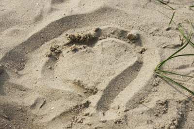 Heart in the sand, par Xavier E. G. Dierick